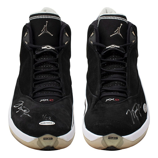 NBA - Chicago Bulls - Michael Jordan - Hand Signed Limited Edition Pair Of Nike Air Jordan XXII Basketball Shoes (Upper Deck Holograms) - S1